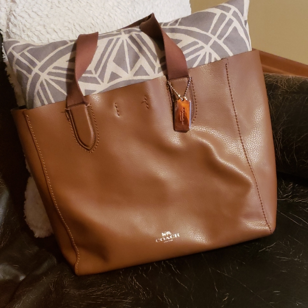 Coach large derby tote
